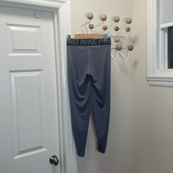 Nike Pro - Athletic Leggings - Grey / Black - XS - Picture 6 of 13